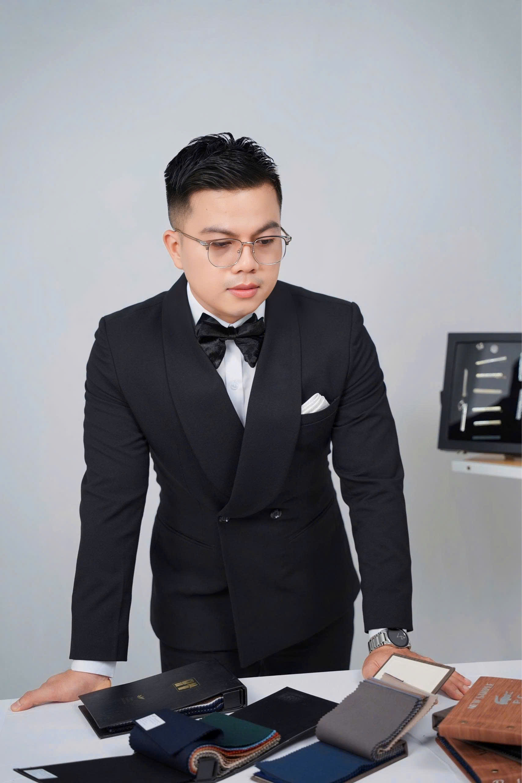 Đen - MED Áo Vest Thiết Kế + Quần + Khăn Túi — 1