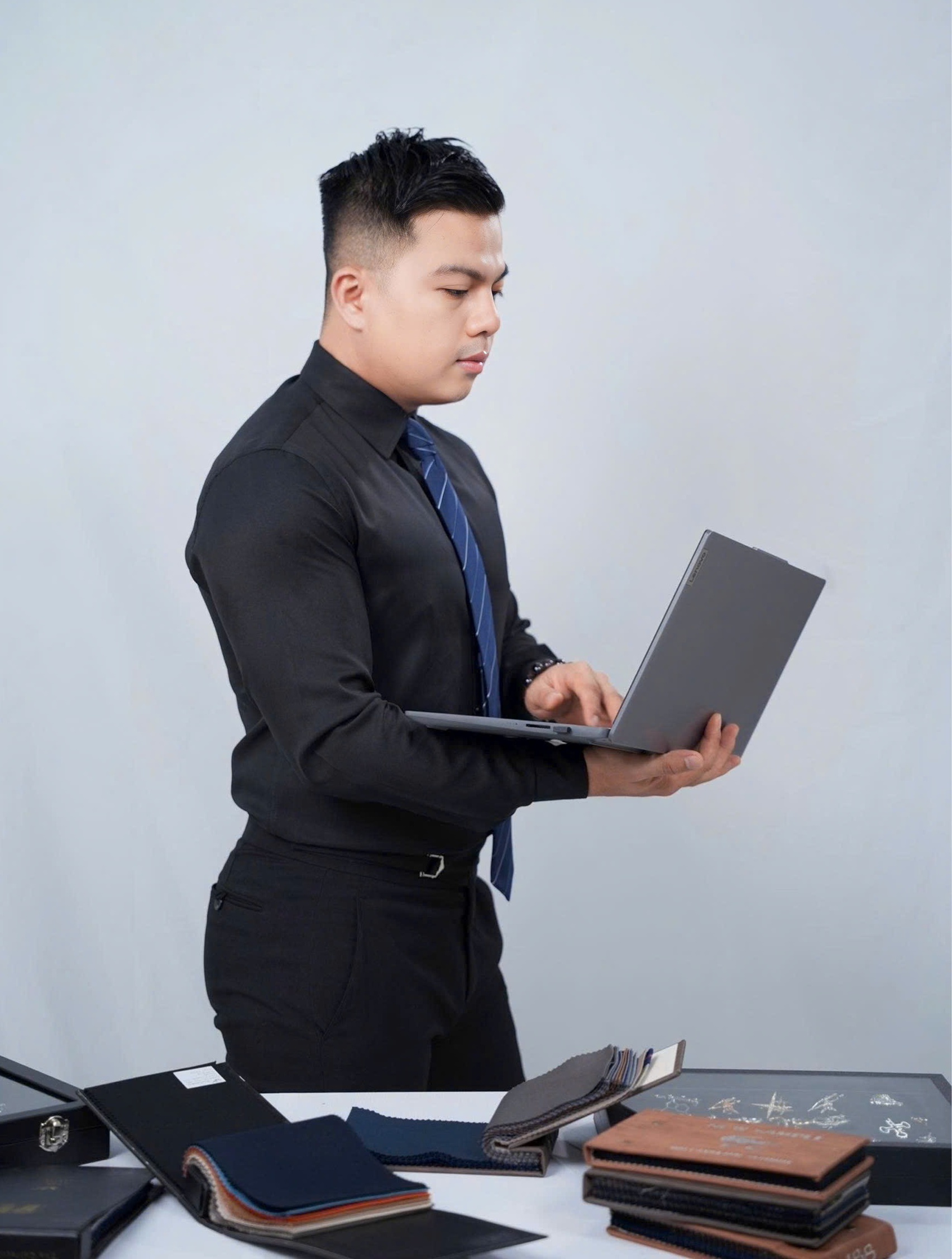 Sơ mi Basic - Màu Đen trơn (Chuyên dùng cho mặc vest) — 1